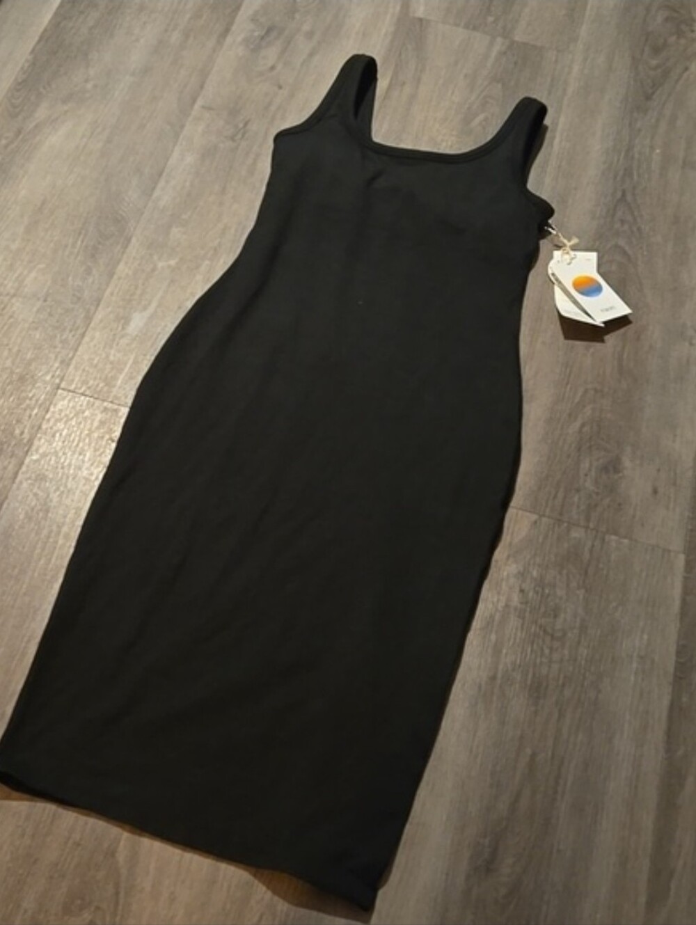NWT Women's Vuori Halo Essential Dress. In color Black Heather & Various Sizes